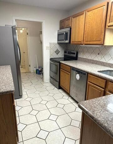Home for sale at 336 Sollock Dr in Devine, TX — photo 3