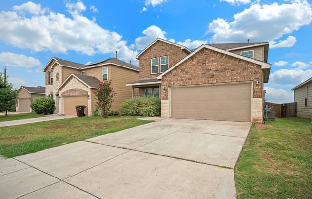 4-bedroom rental at 2415 Camberly Vw in Converse, TX — photo 3