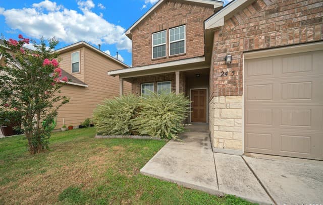 4-bedroom rental at 2415 Camberly Vw in Converse, TX — photo 4