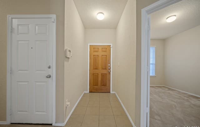 4-bedroom rental at 2415 Camberly Vw in Converse, TX — photo 5