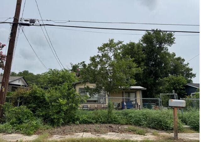 Home for sale at 325 Mcnarney St in San Antonio, TX — photo 1