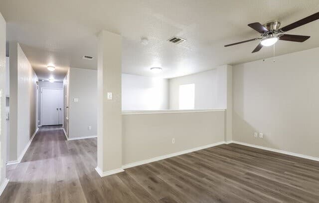 3-bedroom rental at 8007 Heights Vly in Converse, TX — photo 3