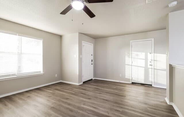3-bedroom rental at 8007 Heights Vly in Converse, TX — photo 4