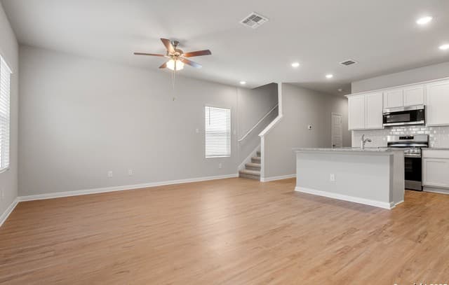 3-bedroom rental at 3920 Abbott Pass Unit 101 in St Hedwig, TX — photo 4