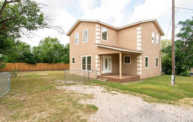 Home for sale at 438 Cresthill Rd in San Antonio, TX — photo 2