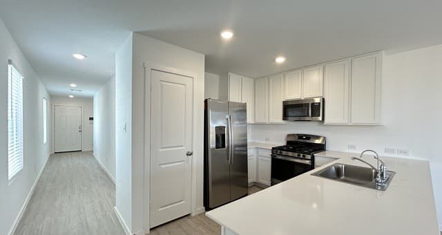 4-bedroom rental at 11653 Dog Rose in Converse, TX — photo 3