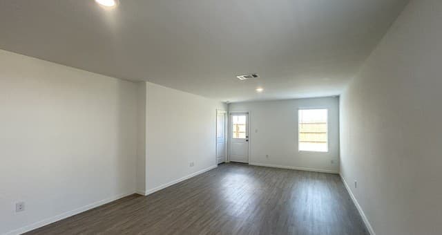 4-bedroom rental at 11653 Dog Rose in Converse, TX — photo 5