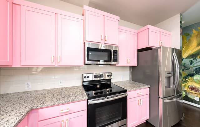 2-bedroom rental at 1150 N Olive St in San Antonio, TX — photo 3