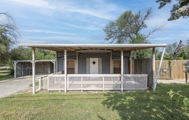 Home for sale at 703 S Baylor in Cotulla, TX — photo 2