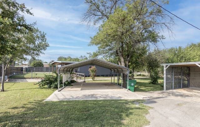 Home for sale at 703 S Baylor in Cotulla, TX — photo 3