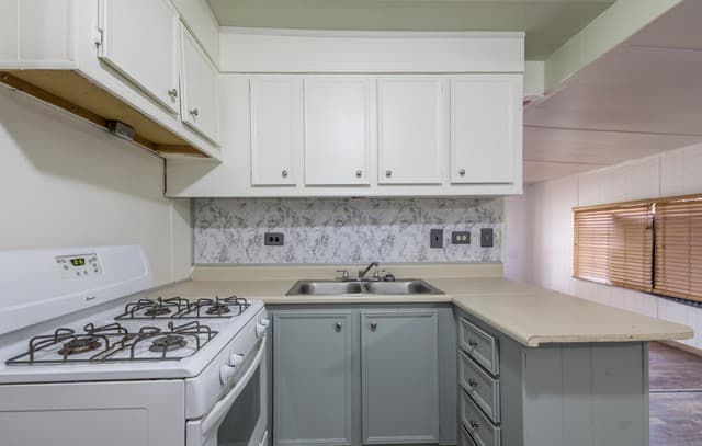 Home for sale at 703 S Baylor in Cotulla, TX — photo 4