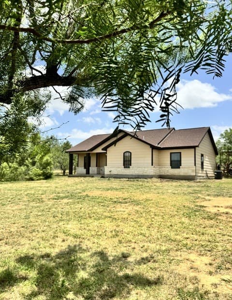 3-bedroom home for sale at 141 County Road 2667 in Devine TX