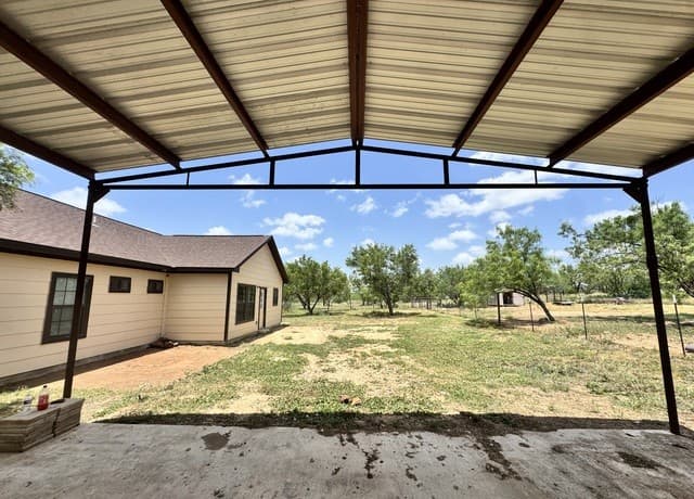 Home for sale at 141 County Road 2667 in Devine, TX — photo 2
