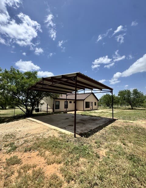 Home for sale at 141 County Road 2667 in Devine, TX — photo 3