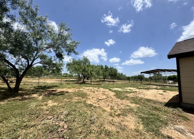 Home for sale at 141 County Road 2667 in Devine, TX — photo 5