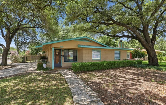 Home for sale at 202 Chelsea Dr in San Antonio, TX — photo 2
