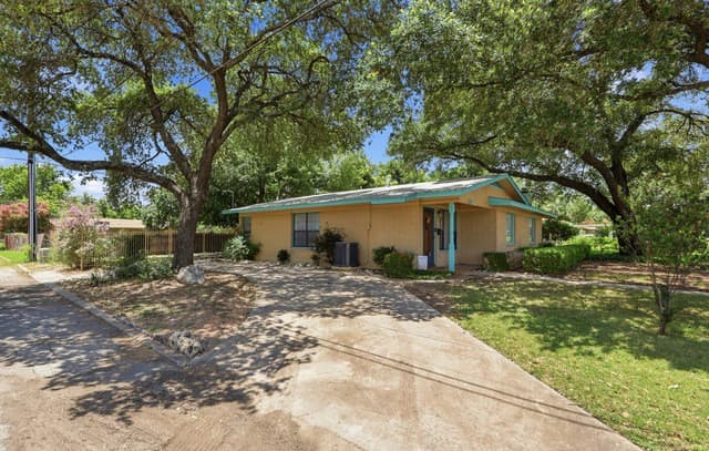 Home for sale at 202 Chelsea Dr in San Antonio, TX — photo 3