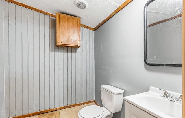 Home for sale at 18525 County Road 5722 in Castroville, TX — photo 2