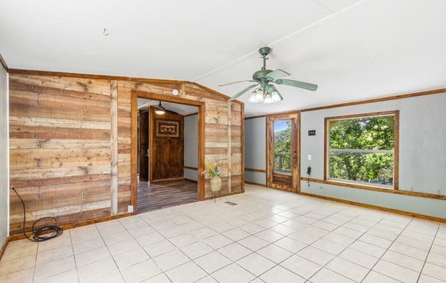 Home for sale at 18525 County Road 5722 in Castroville, TX — photo 4