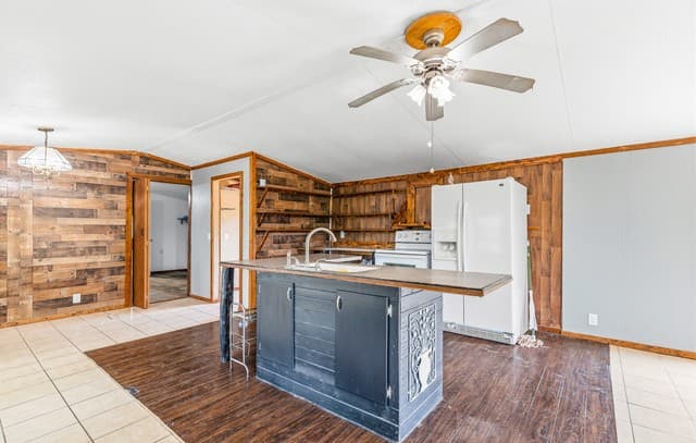 Home for sale at 18525 County Road 5722 in Castroville, TX — photo 5
