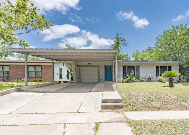 Home for sale at 145 Addax Dr in San Antonio, TX — photo 2