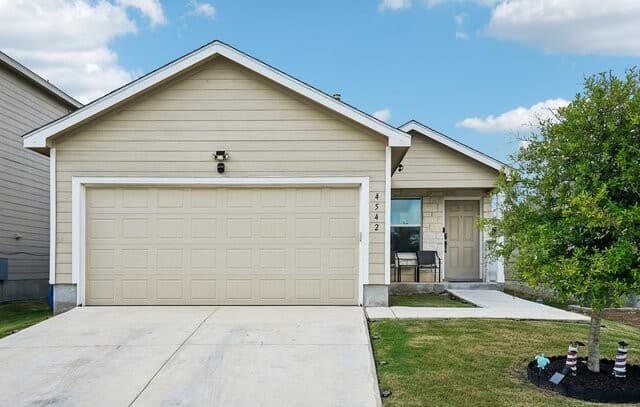 Home for sale at 4542 Martin Way in San Antonio, TX — photo 2