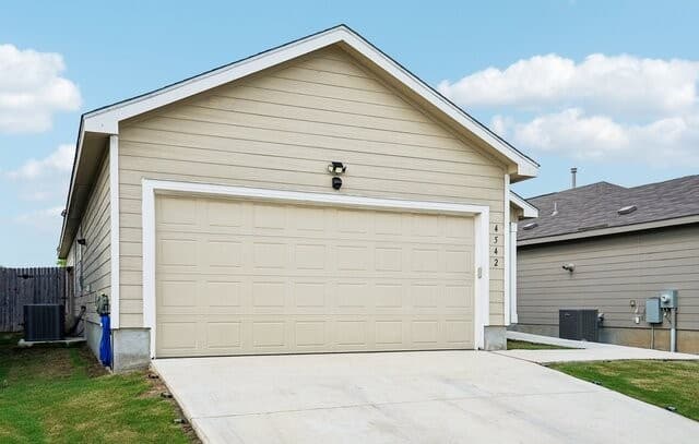 Home for sale at 4542 Martin Way in San Antonio, TX — photo 3