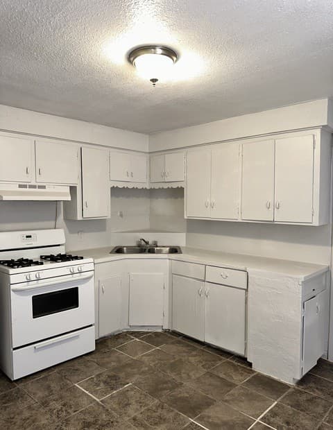2-bedroom rental at 105 Morrill in San Antonio, TX — photo 2