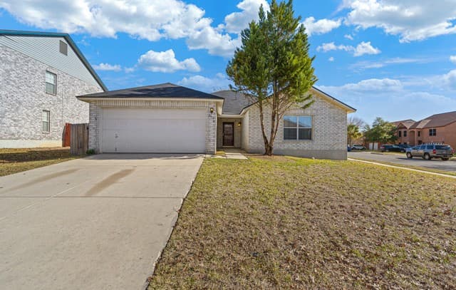 3-bedroom rental at 2913 Candleberry Dr in Schertz, TX — photo 2