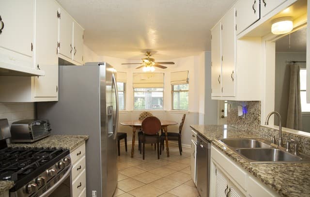 Home for sale at 3715 Oak Trl in San Antonio, TX — photo 5