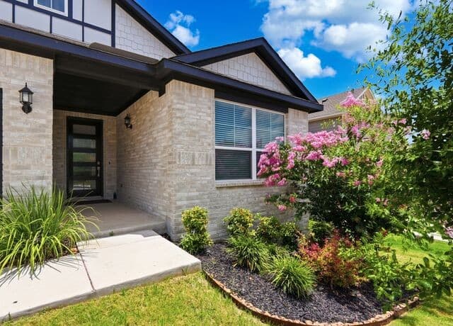 Home for sale at 333 Glenwood Rnch in Cibolo, TX — photo 3