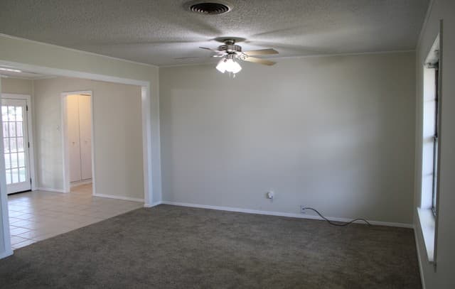 Home for sale at 1204 W Goodwin St in Pleasanton, TX — photo 5