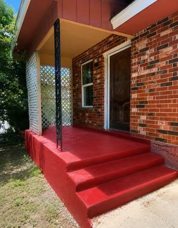 Home for sale at 1206 S 2nd St in Floresville, TX — photo 2