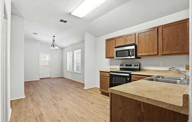 Home for sale at 6635 Hartnet Flds in Converse, TX — photo 3