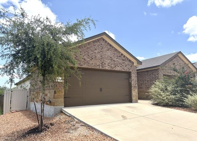 3-bedroom rental at 5606 Rio Canyon Unit 1 in Converse, TX — photo 2