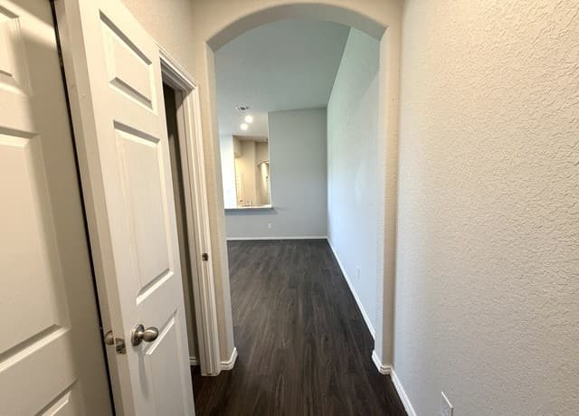3-bedroom rental at 5606 Rio Canyon Unit 1 in Converse, TX — photo 3