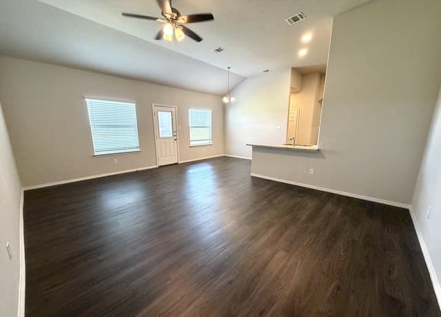3-bedroom rental at 5606 Rio Canyon Unit 1 in Converse, TX — photo 4