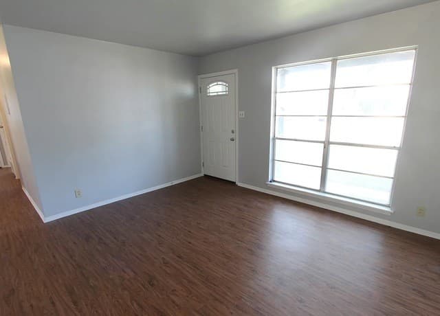 3-bedroom rental at 831 North Blvd in Universal City, TX — photo 3