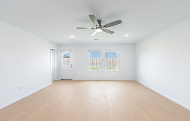 4-bedroom rental at 2207 Allison Crk in Marion, TX — photo 5