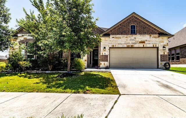5-bedroom rental at 908 Sussex Cove in Cibolo TX