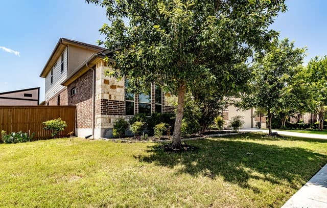 5-bedroom rental at 908 Sussex Cove in Cibolo, TX — photo 2