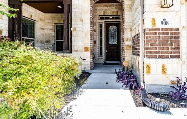 5-bedroom rental at 908 Sussex Cove in Cibolo, TX — photo 4