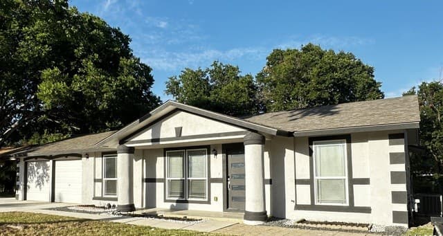 Home for sale at 8426 Glen Ct in San Antonio, TX — photo 3