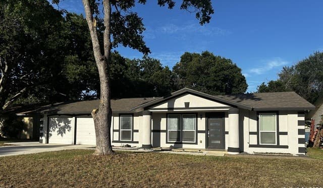 Home for sale at 8426 Glen Ct in San Antonio, TX — photo 4