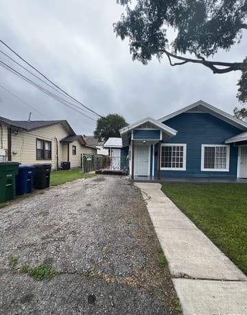 1-bedroom rental at 124 Wiggins Pl in San Antonio, TX — photo 3