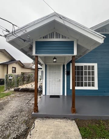 1-bedroom rental at 124 Wiggins Pl in San Antonio, TX — photo 4