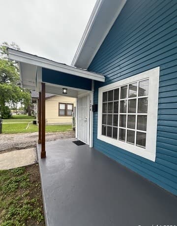 1-bedroom rental at 124 Wiggins Pl in San Antonio, TX — photo 5