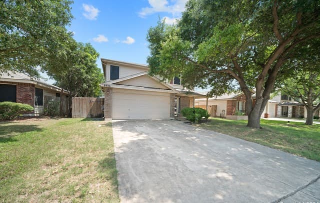 3-bedroom rental at 8926 Valhalla in Selma, TX — photo 3