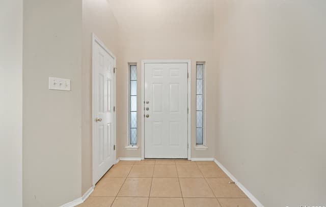 3-bedroom rental at 8926 Valhalla in Selma, TX — photo 5