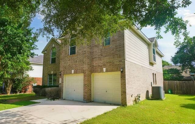 5-bedroom rental at 4736 Green Bluff Dr in Schertz, TX — photo 3